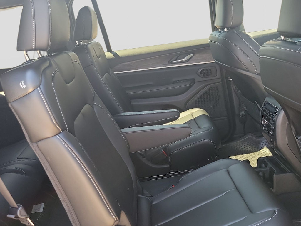 Thumbnail: 2026 Jeep Grand Cherokee L - 22