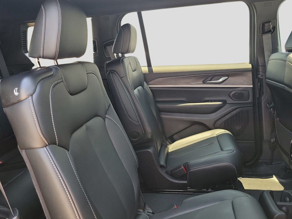 Thumbnail: 2026 Jeep Grand Cherokee L - 21
