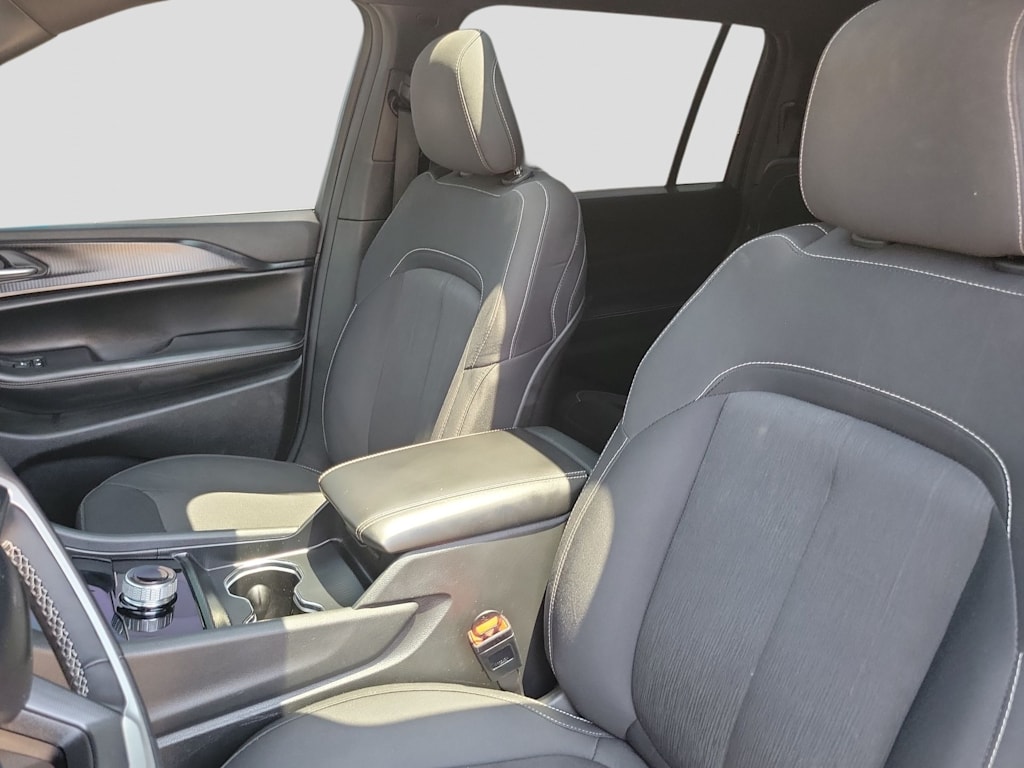 Thumbnail: 2024 Jeep Grand Cherokee L - 10