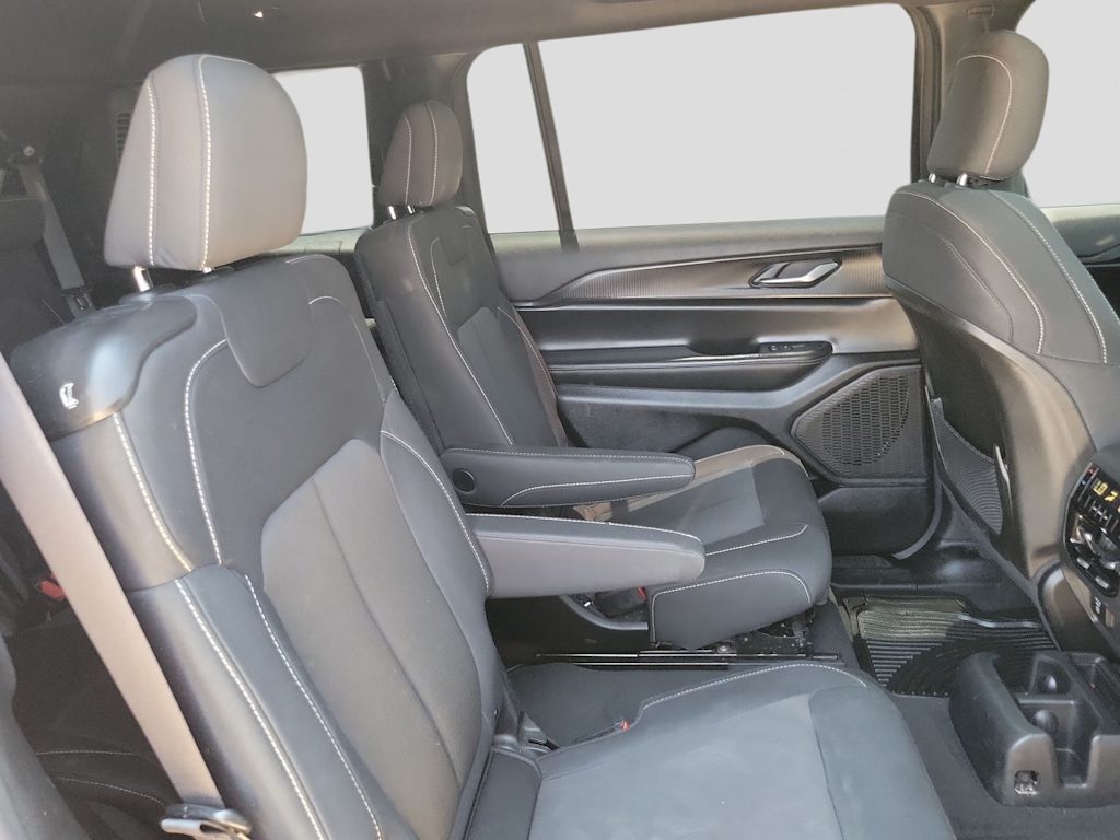 Thumbnail: 2024 Jeep Grand Cherokee L - 22