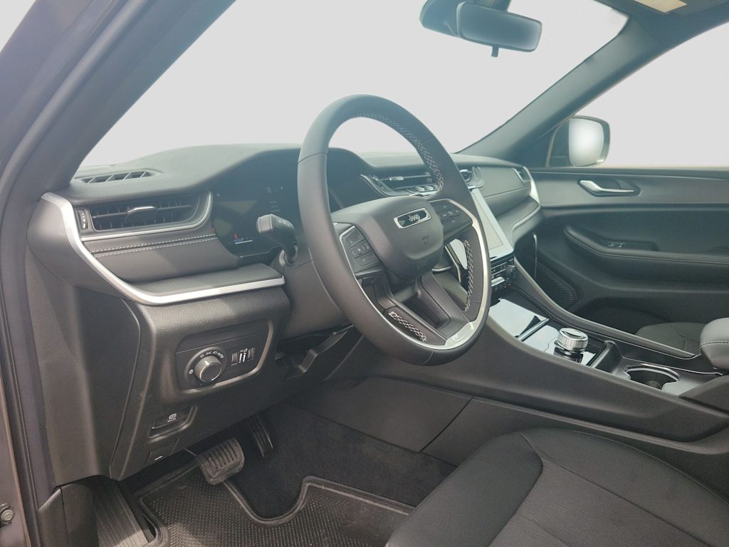 Thumbnail: 2026 Jeep Grand Cherokee L - 2