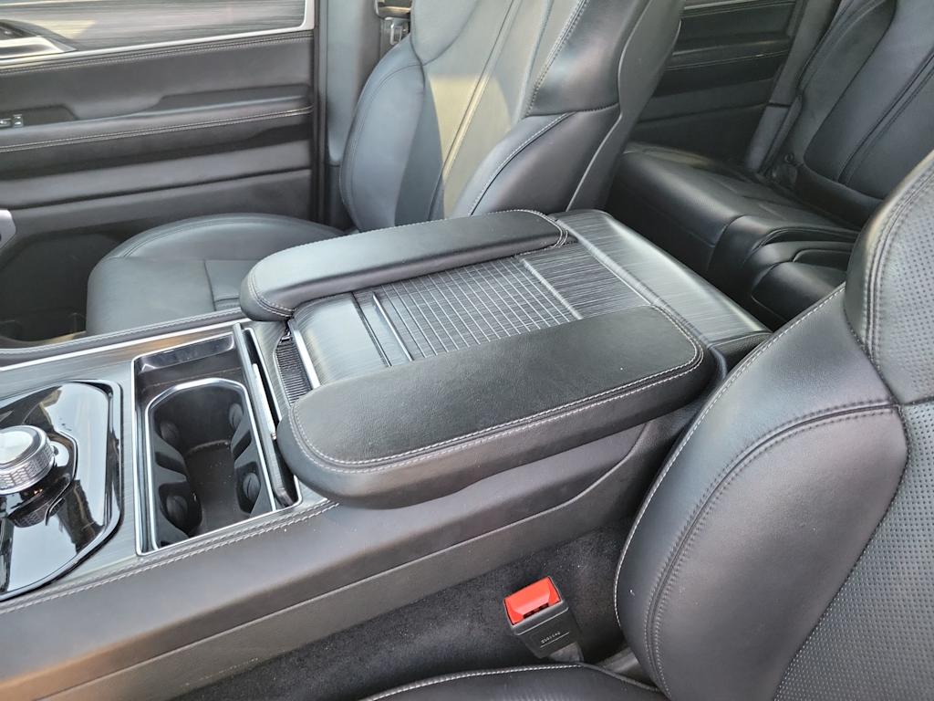 Thumbnail: 2024 Jeep Wagoneer - 21