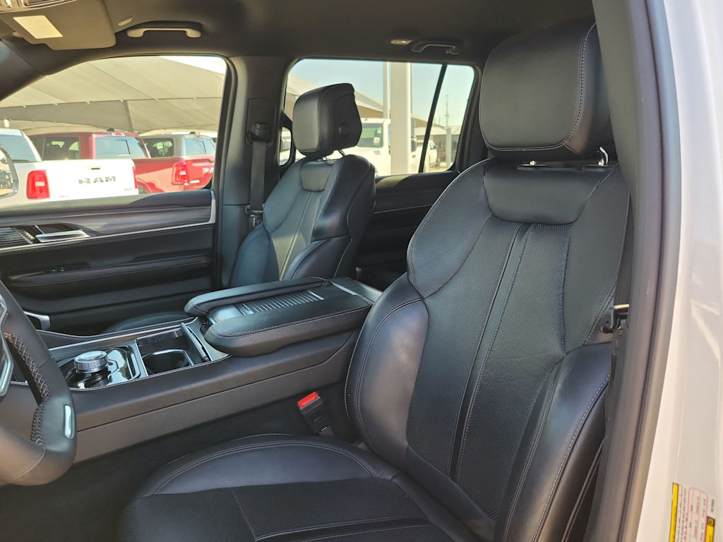 Thumbnail: 2024 Jeep Wagoneer - 11