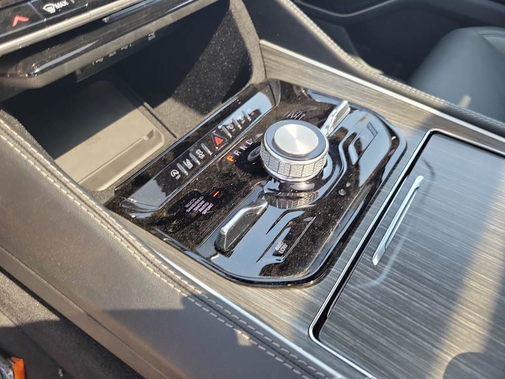 Thumbnail: 2024 Jeep Wagoneer - 15