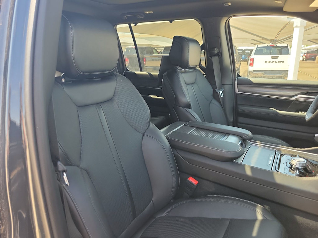 Thumbnail: 2024 Jeep Wagoneer - 11