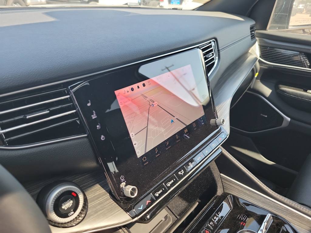 Thumbnail: 2024 Jeep Wagoneer - 14