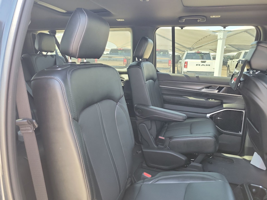 Thumbnail: 2024 Jeep Wagoneer - 20