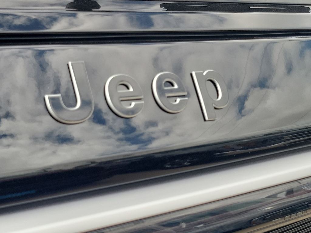 Thumbnail: 2026 Jeep Grand Wagoneer - 21
