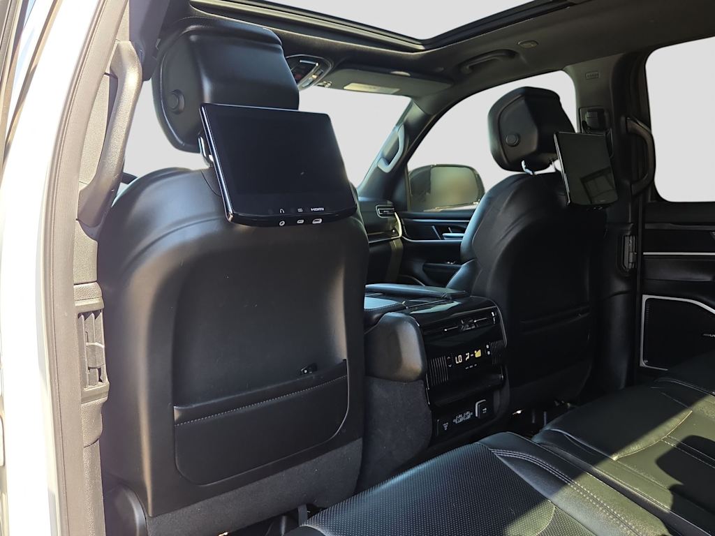 Thumbnail: 2023 Jeep Wagoneer - 12