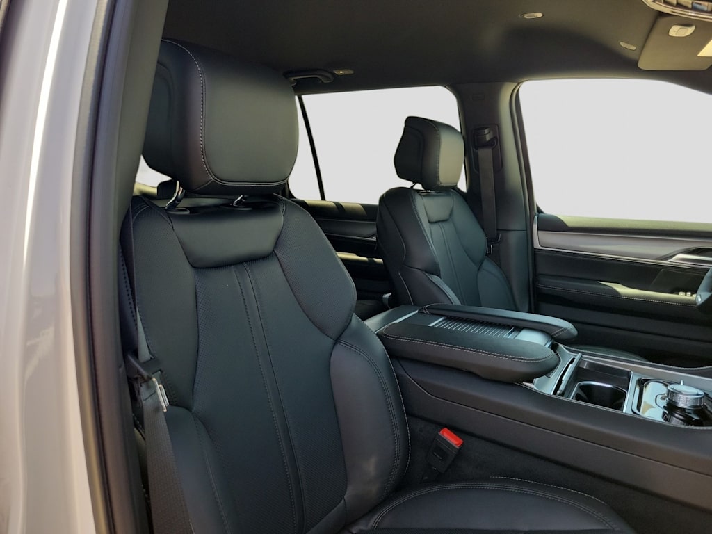 Thumbnail: 2026 Jeep Grand Wagoneer - 11