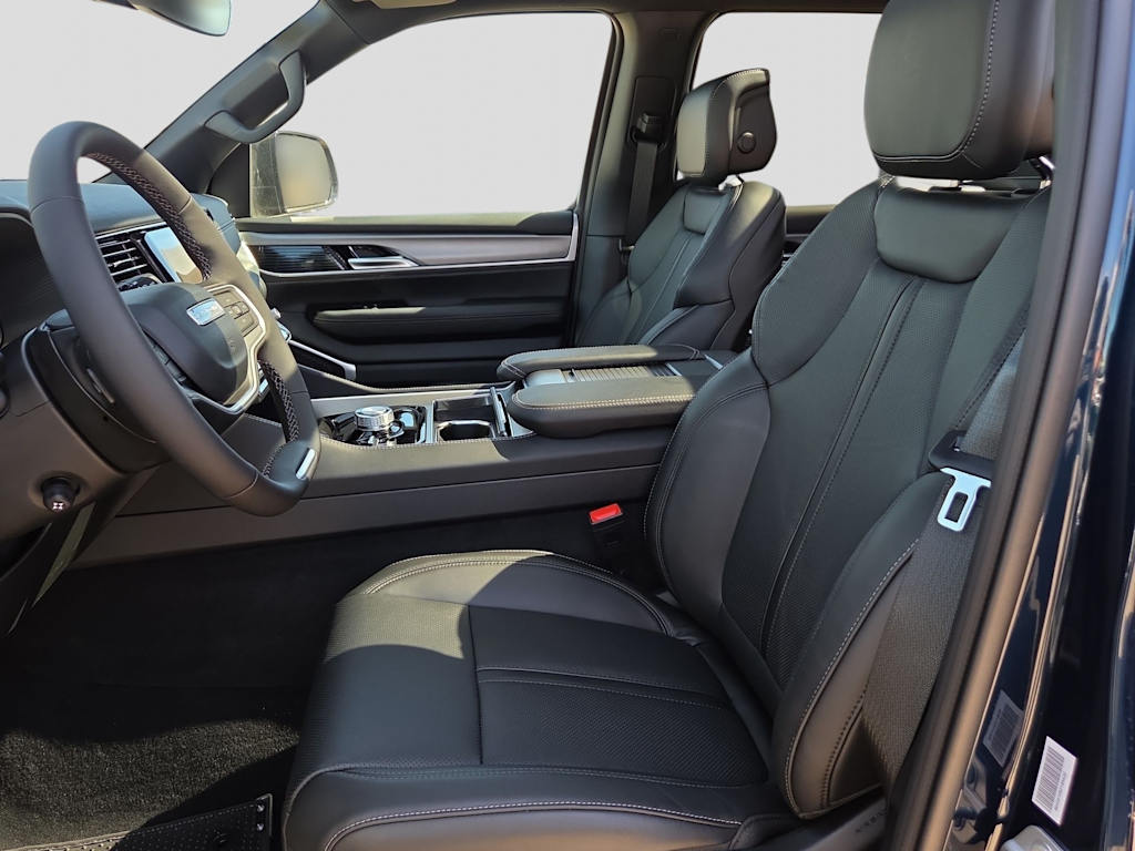 Thumbnail: 2026 Jeep Grand Wagoneer - 11