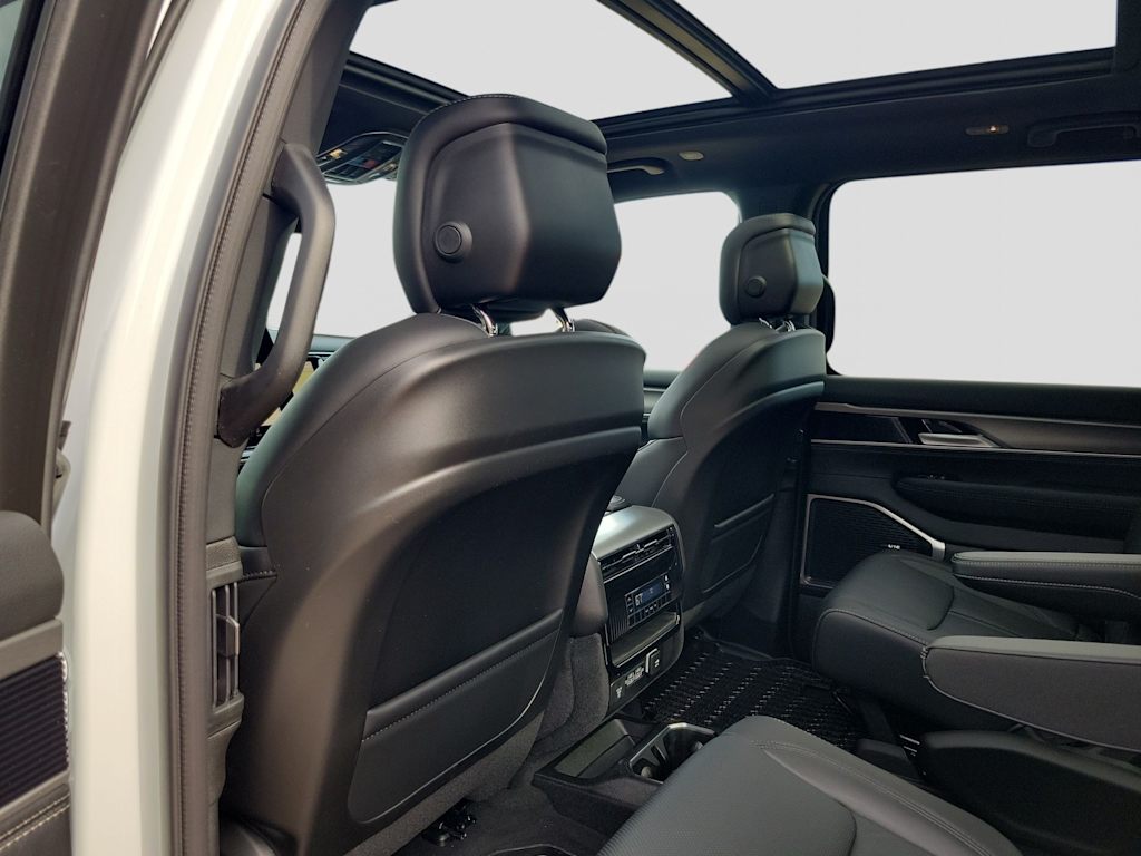 Thumbnail: 2026 Jeep Grand Wagoneer - 13