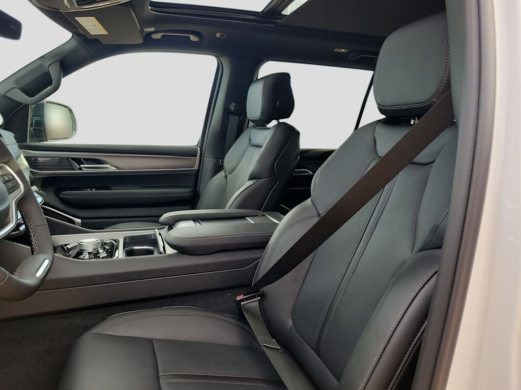 Thumbnail: 2026 Jeep Grand Wagoneer - 11