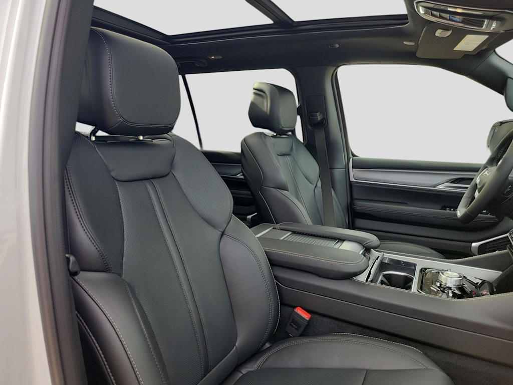 Thumbnail: 2026 Jeep Grand Wagoneer - 12