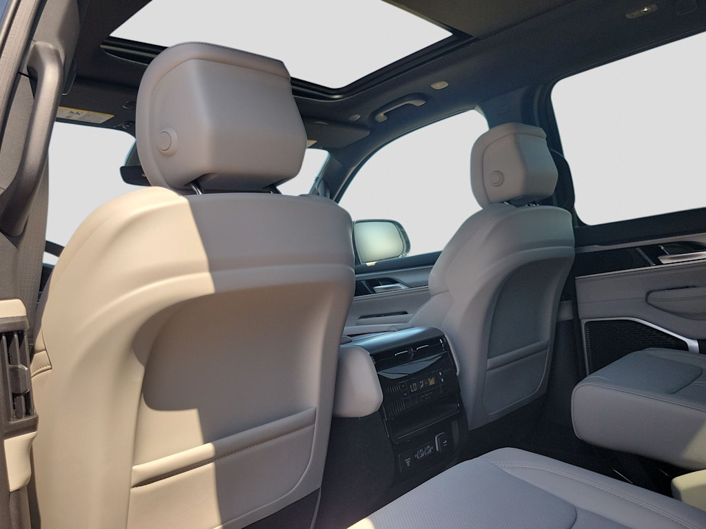 Thumbnail: 2026 Jeep Grand Wagoneer - 20