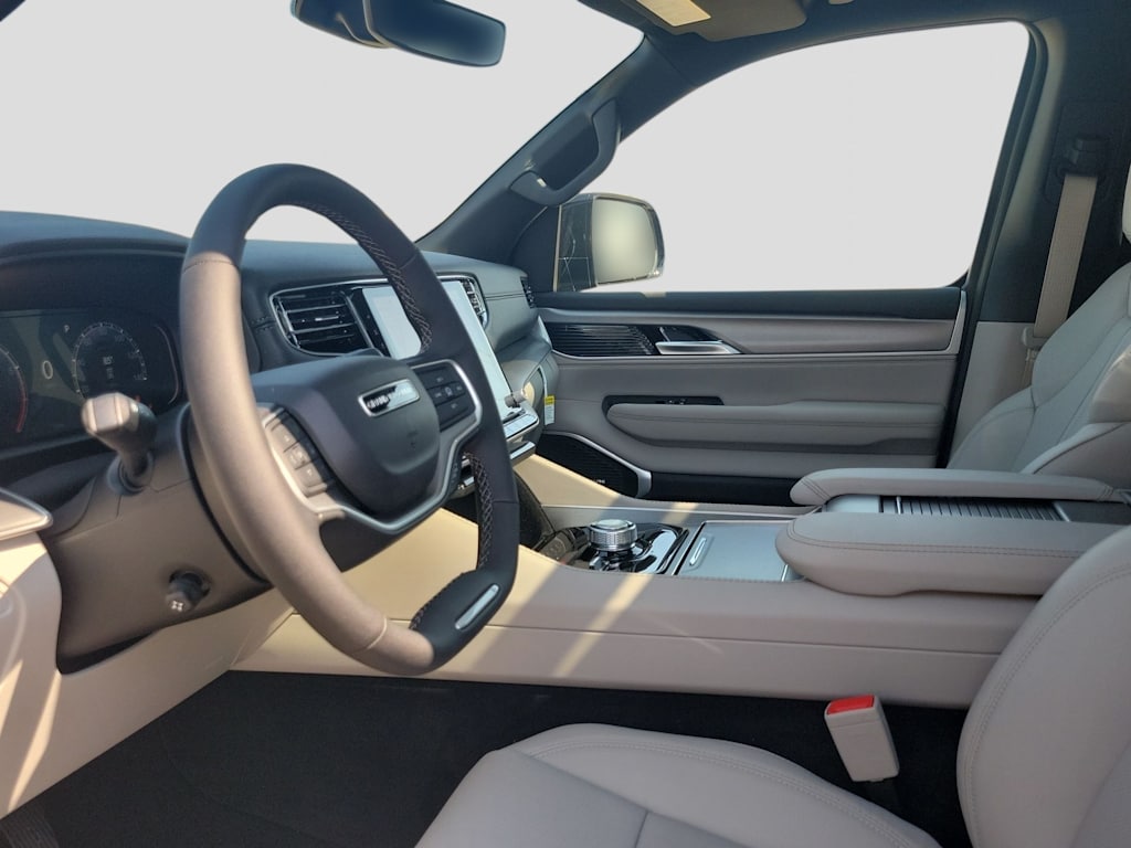 Thumbnail: 2026 Jeep Grand Wagoneer - 10
