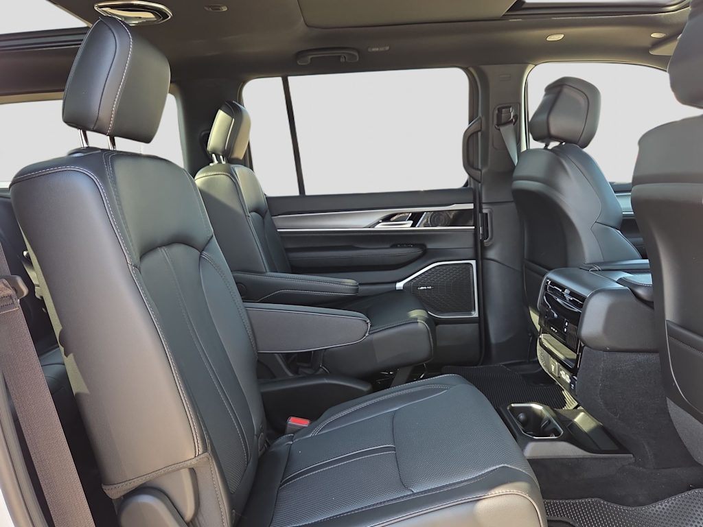 Thumbnail: 2026 Jeep Grand Wagoneer - 22