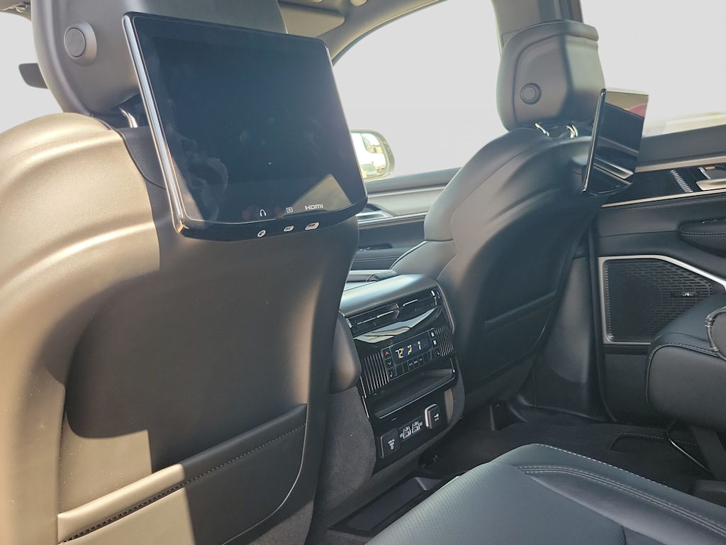 Thumbnail: 2026 Jeep Grand Wagoneer - 9