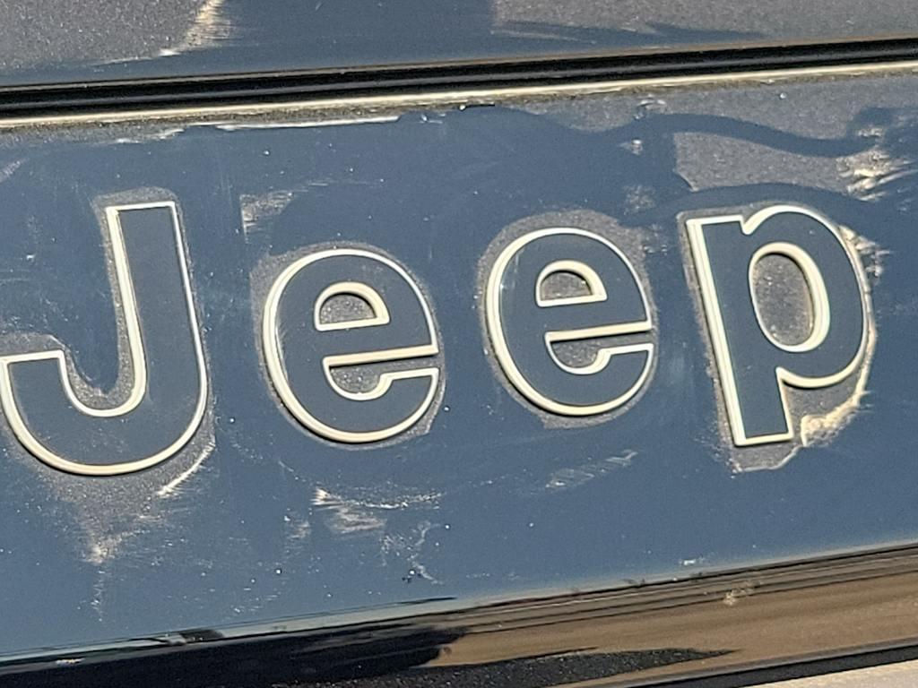 Thumbnail: 2026 Jeep Grand Wagoneer - 20