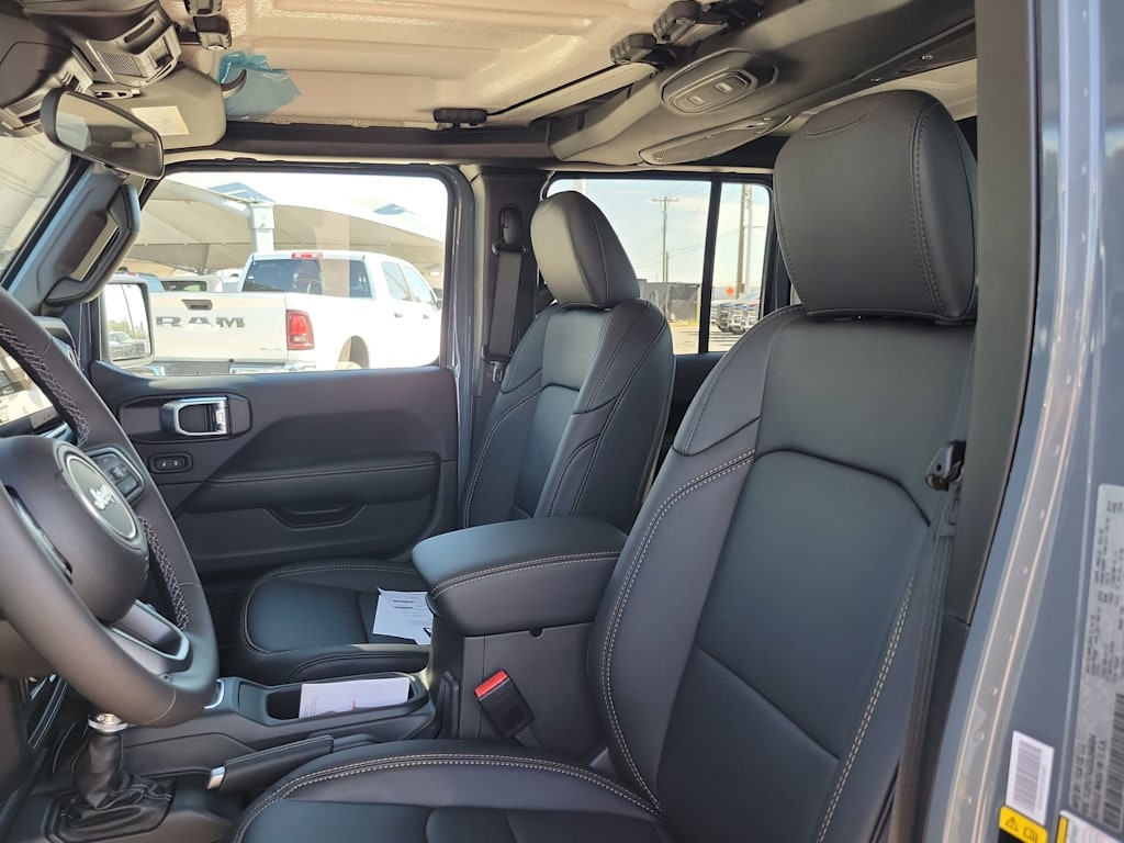 Thumbnail: 2025 Jeep Gladiator - 11