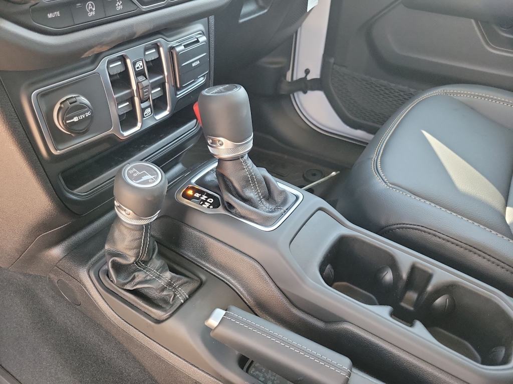 Thumbnail: 2026 Jeep Gladiator - 16
