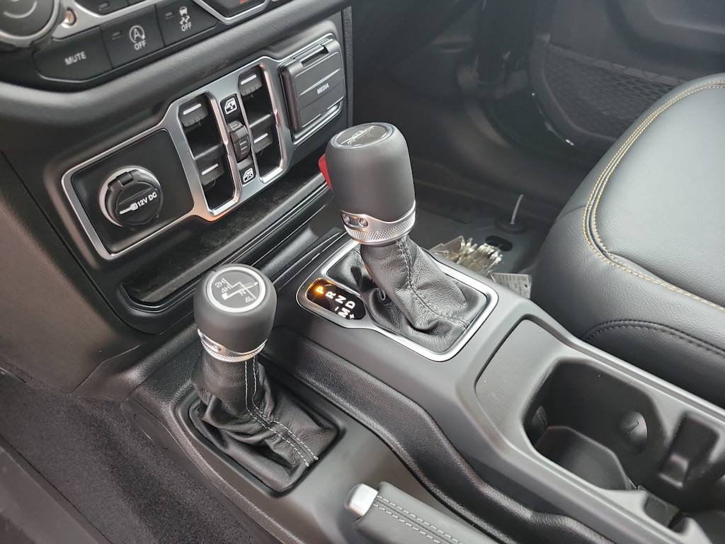 Thumbnail: 2025 Jeep Gladiator - 16