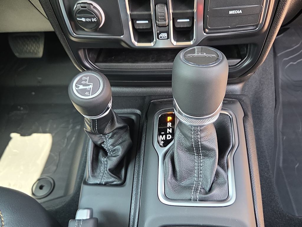 Thumbnail: 2026 Jeep Gladiator - 15