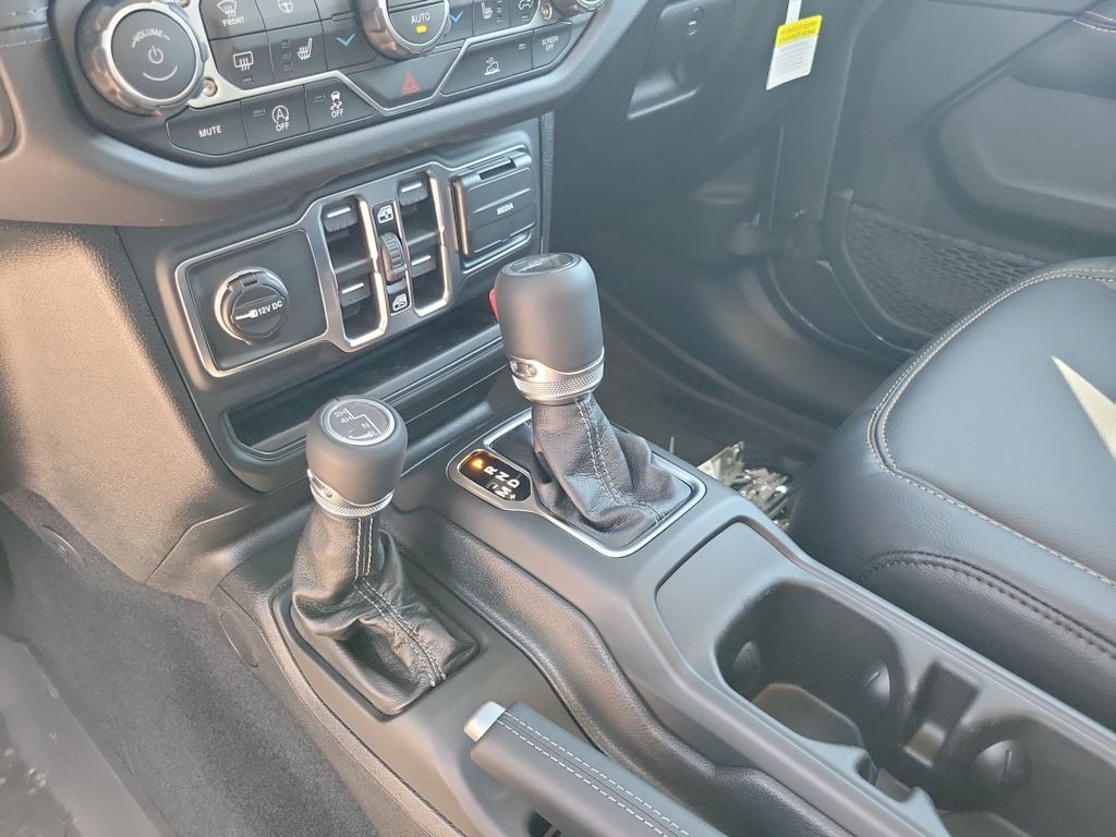 Thumbnail: 2026 Jeep Gladiator - 16