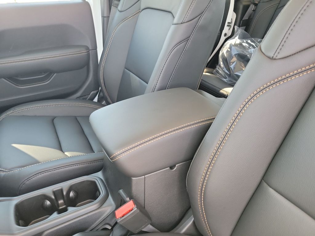 Thumbnail: 2025 Jeep Gladiator - 21