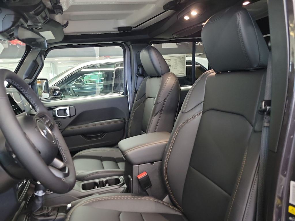 Thumbnail: 2025 Jeep Gladiator - 10