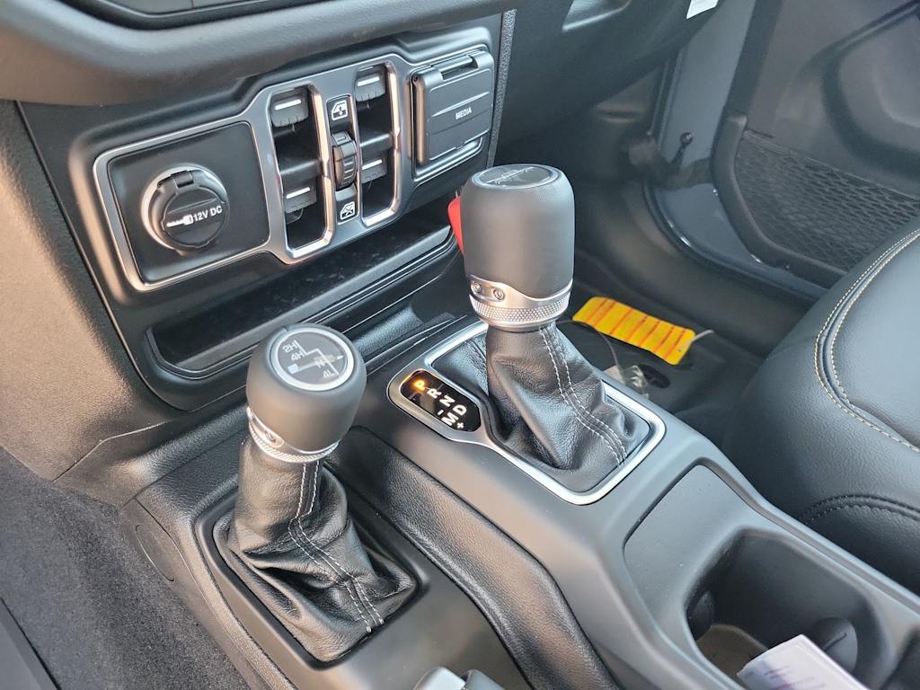 Thumbnail: 2025 Jeep Gladiator - 16