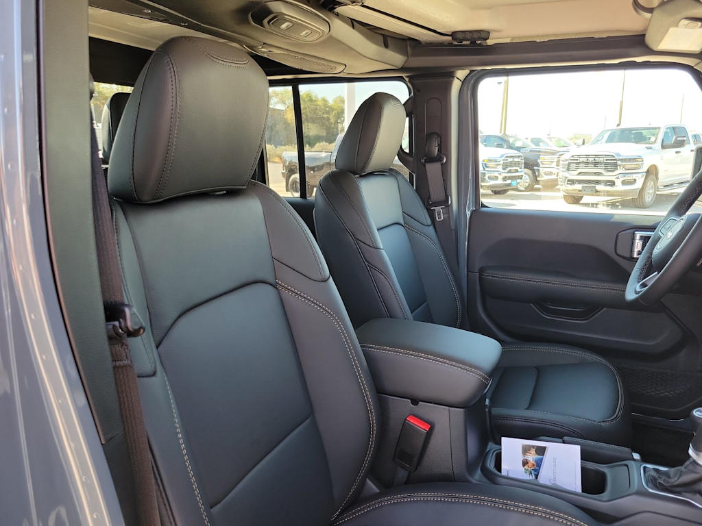 Thumbnail: 2025 Jeep Gladiator - 12