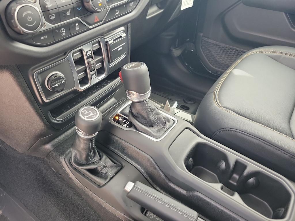 Thumbnail: 2026 Jeep Gladiator - 16