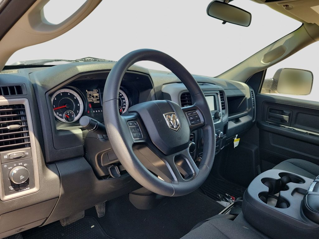 Thumbnail: 2024 RAM 1500 Classic - 3