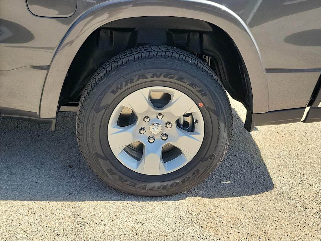 Thumbnail: 2025 RAM 1500 - 8