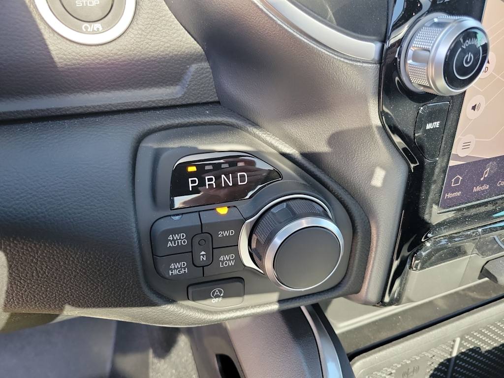 Thumbnail: 2026 RAM 1500 - 17