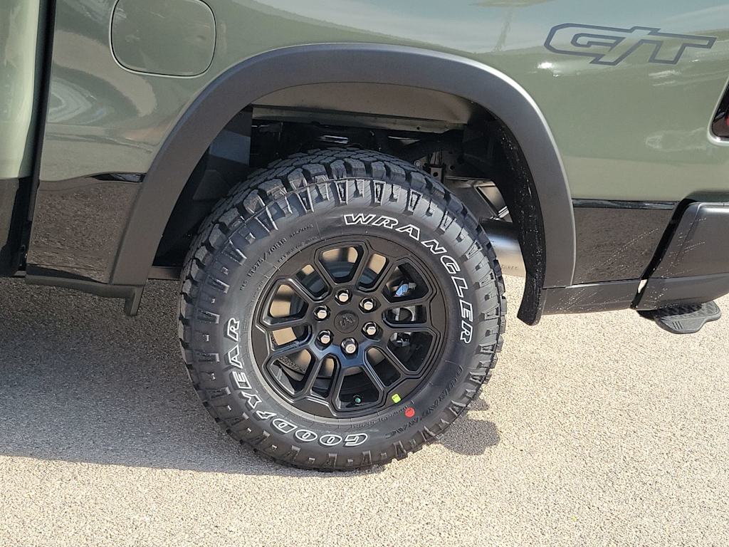 Thumbnail: 2026 RAM 1500 - 8