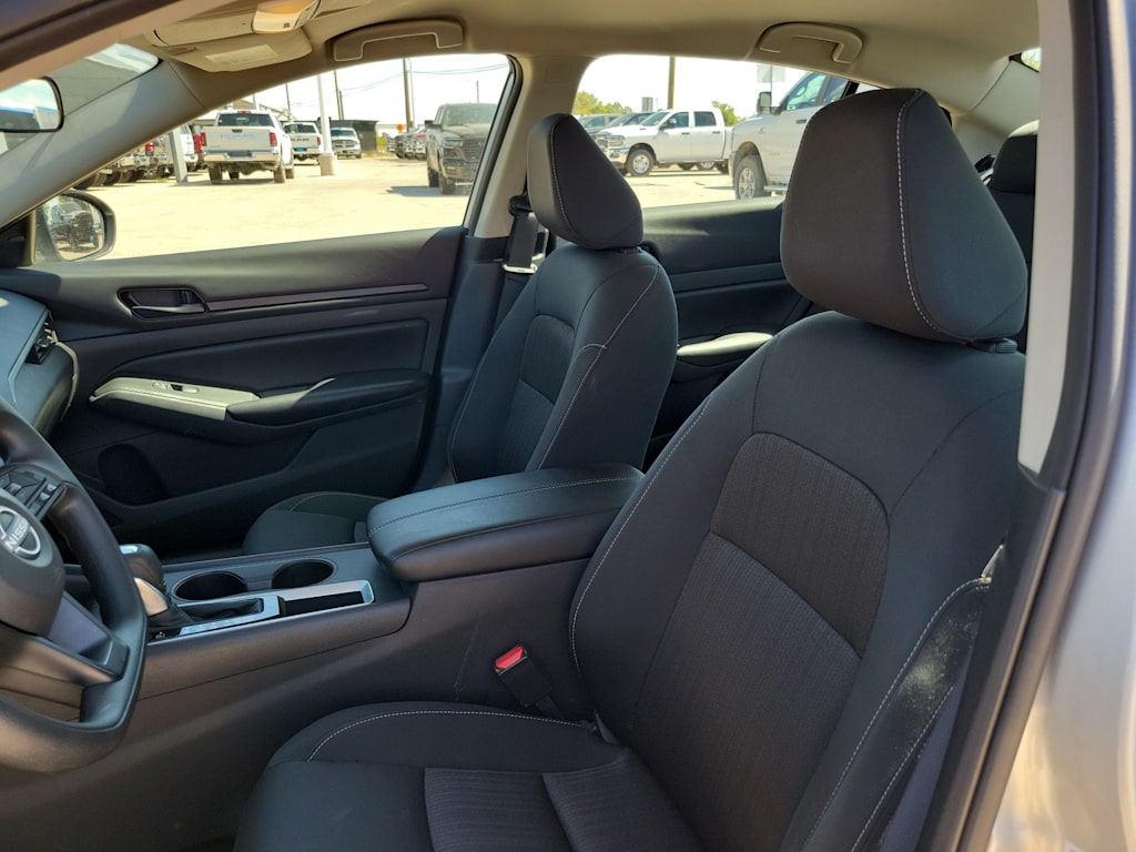 Thumbnail: 2024 Nissan Altima - 10