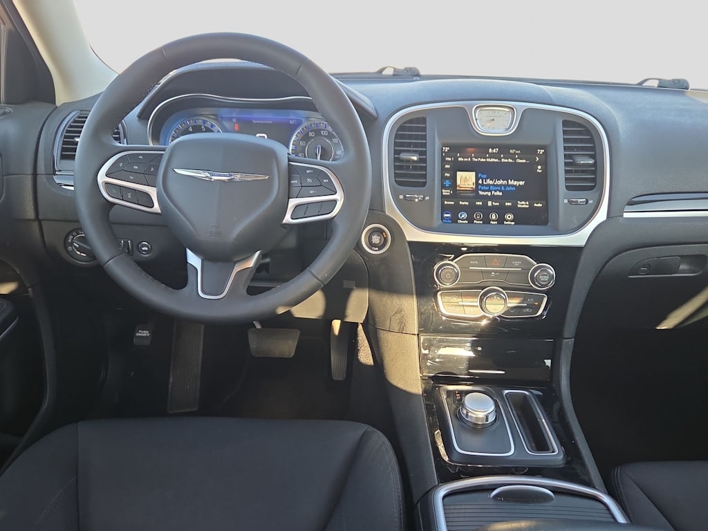 Thumbnail: 2023 Chrysler 300 - 9