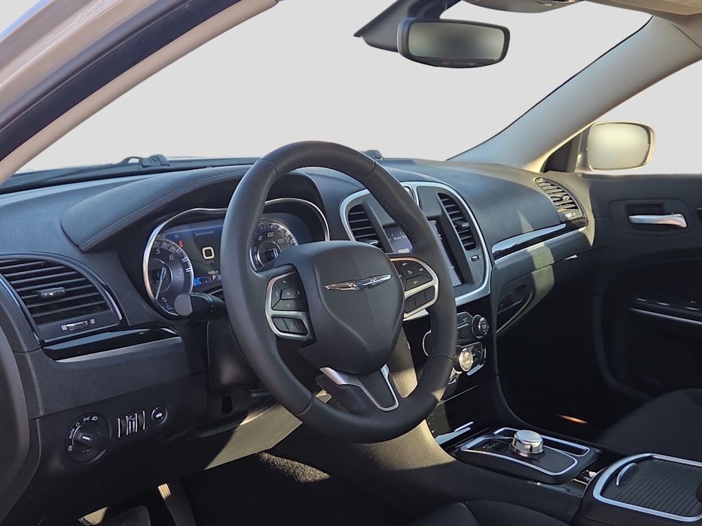 Thumbnail: 2023 Chrysler 300 - 2