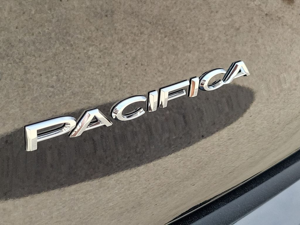 Thumbnail: 2027 Chrysler Pacifica - 6