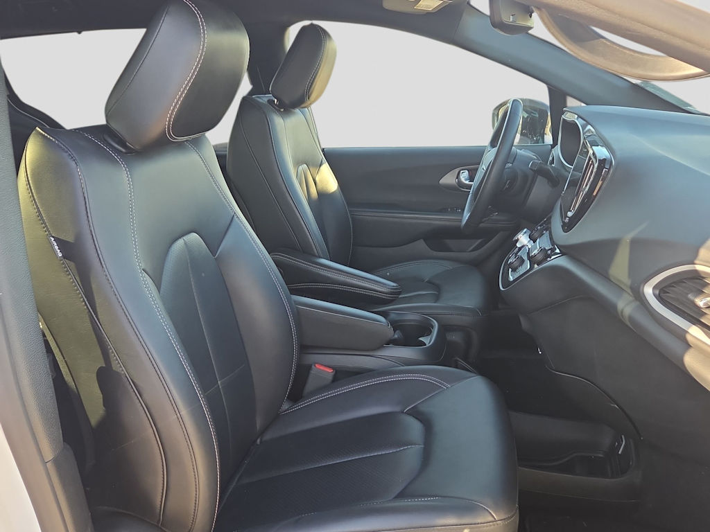 Thumbnail: 2025 Chrysler Pacifica - 22