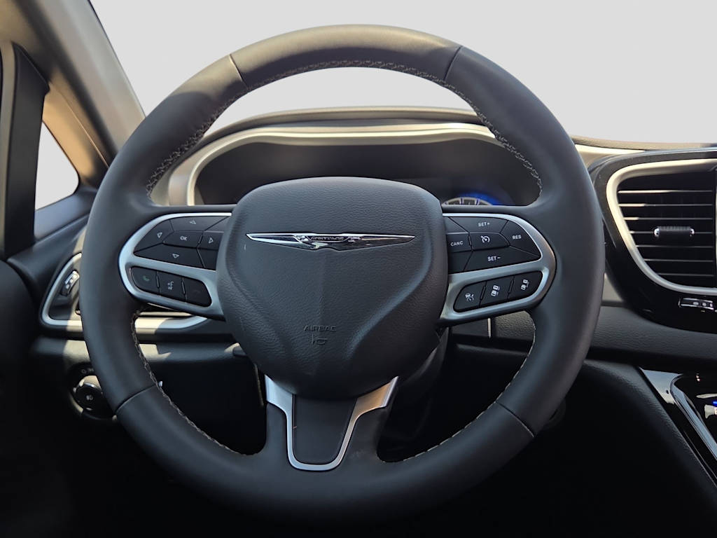 Thumbnail: 2025 Chrysler Pacifica - 14
