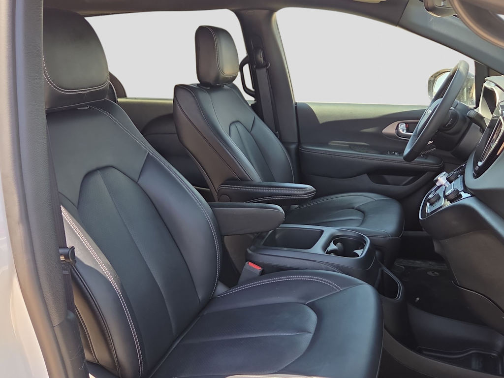 Thumbnail: 2025 Chrysler Pacifica - 22
