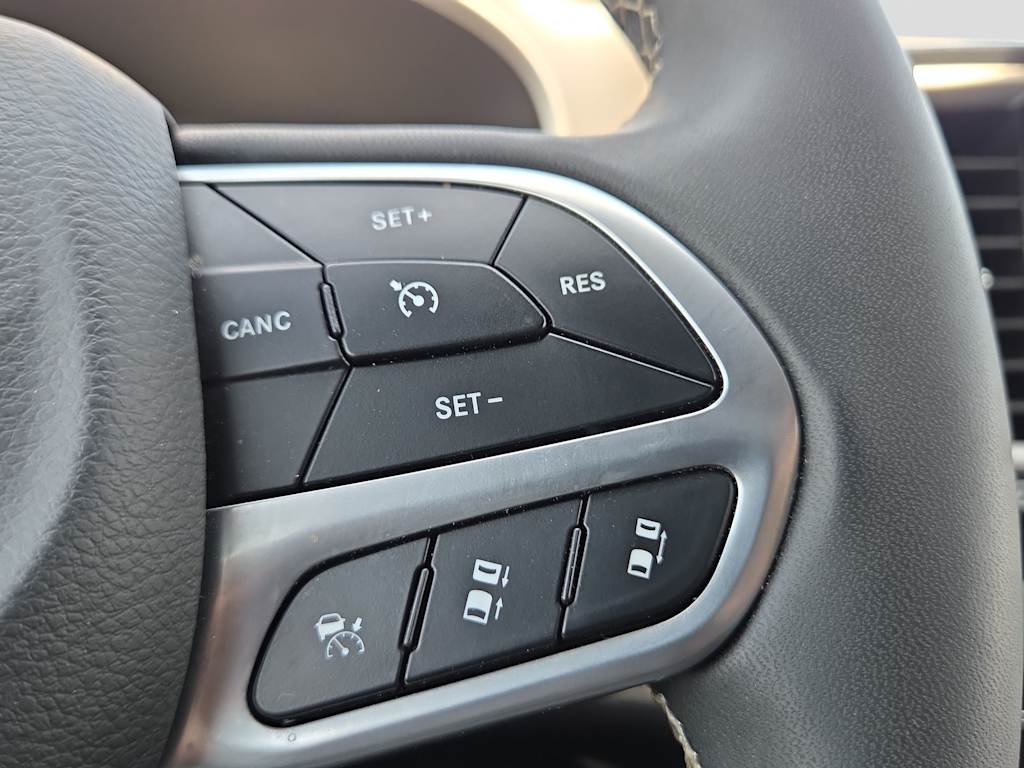 Thumbnail: 2025 Chrysler Pacifica - 25