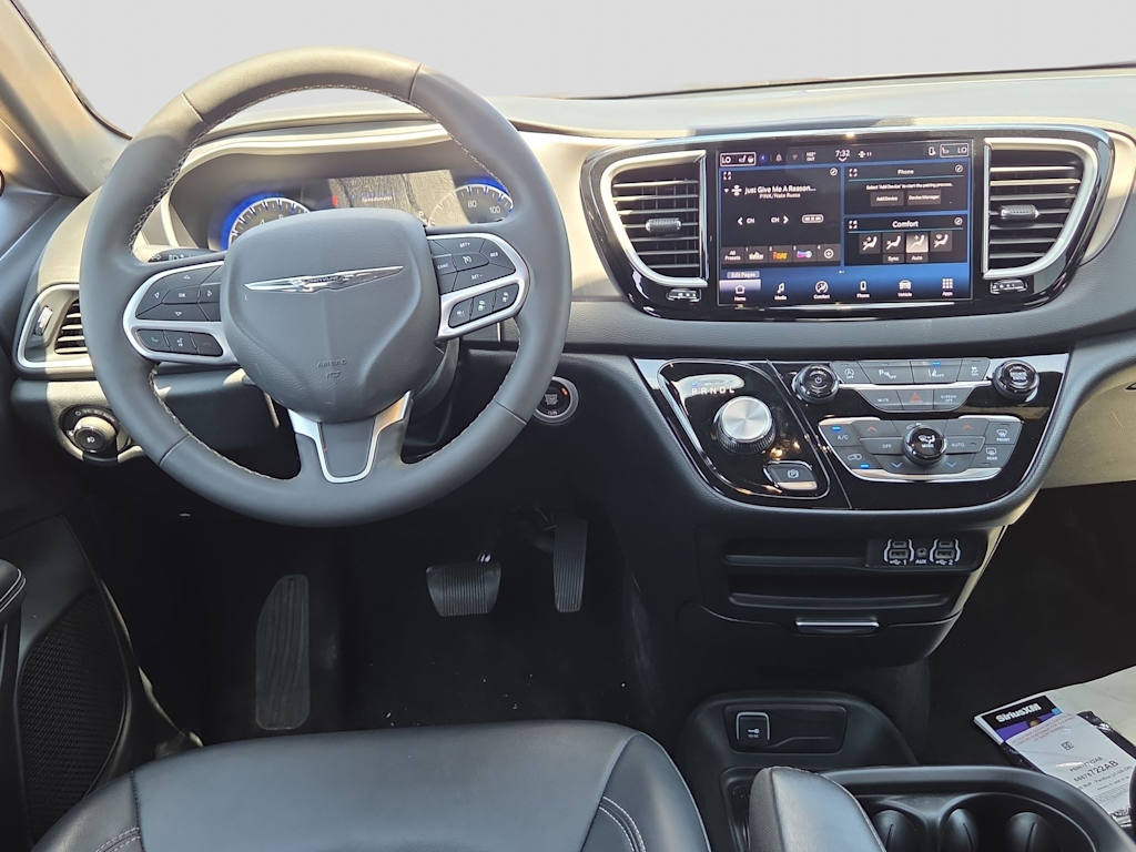 Thumbnail: 2025 Chrysler Pacifica - 10