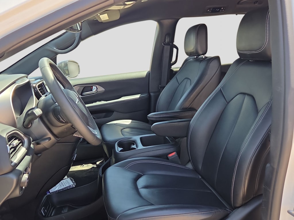 Thumbnail: 2025 Chrysler Pacifica - 11