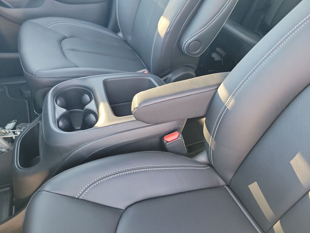 Thumbnail: 2026 Chrysler Pacifica - 28