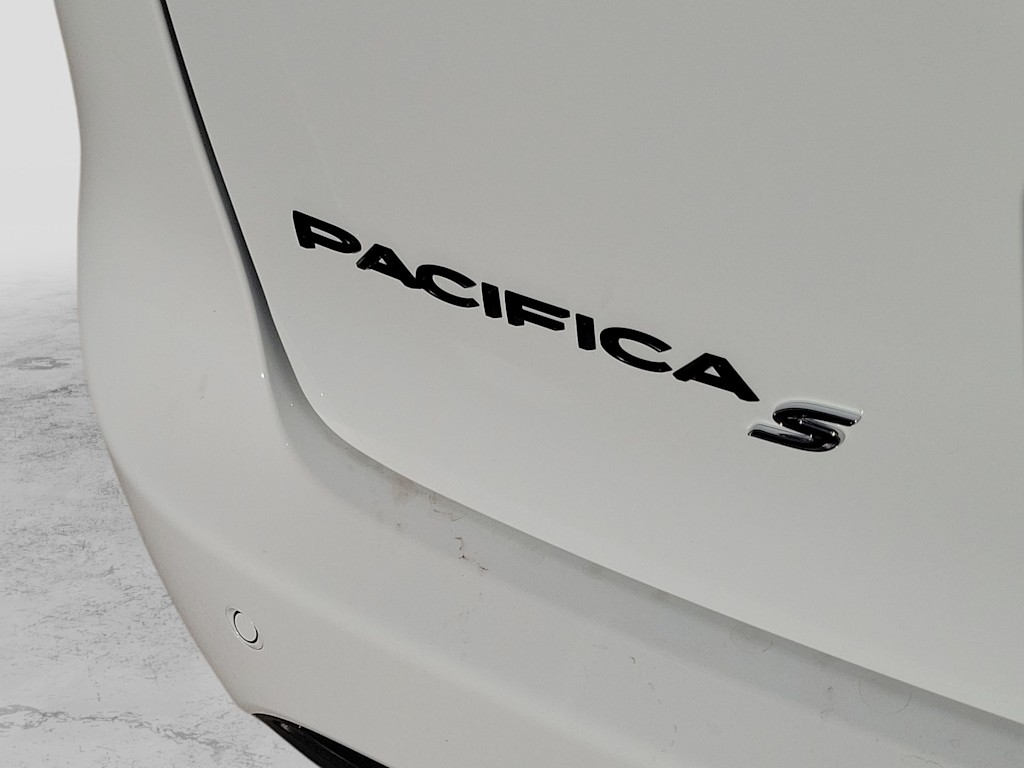 Thumbnail: 2026 Chrysler Pacifica - 7