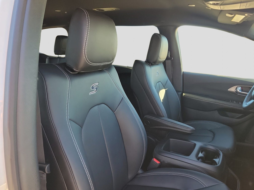 Thumbnail: 2026 Chrysler Pacifica - 12